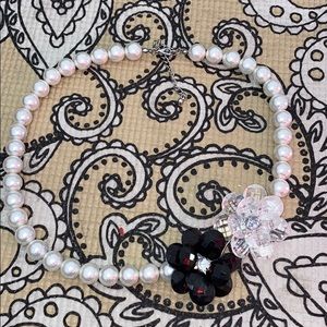 Chunky floral pearl necklace